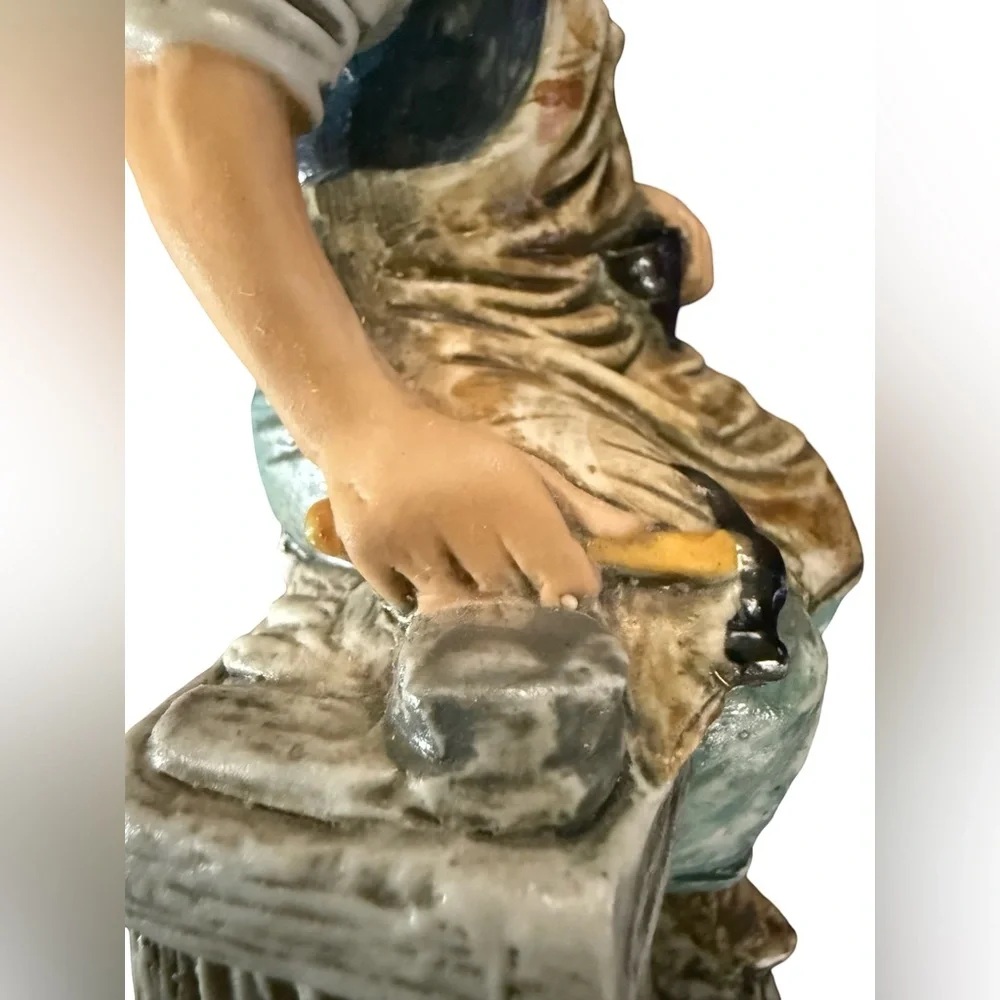 Capodimonte Porcelain Cobbler Shoemaker Handcrafted Figurine Vintage Collectible - Picture 6 of 9